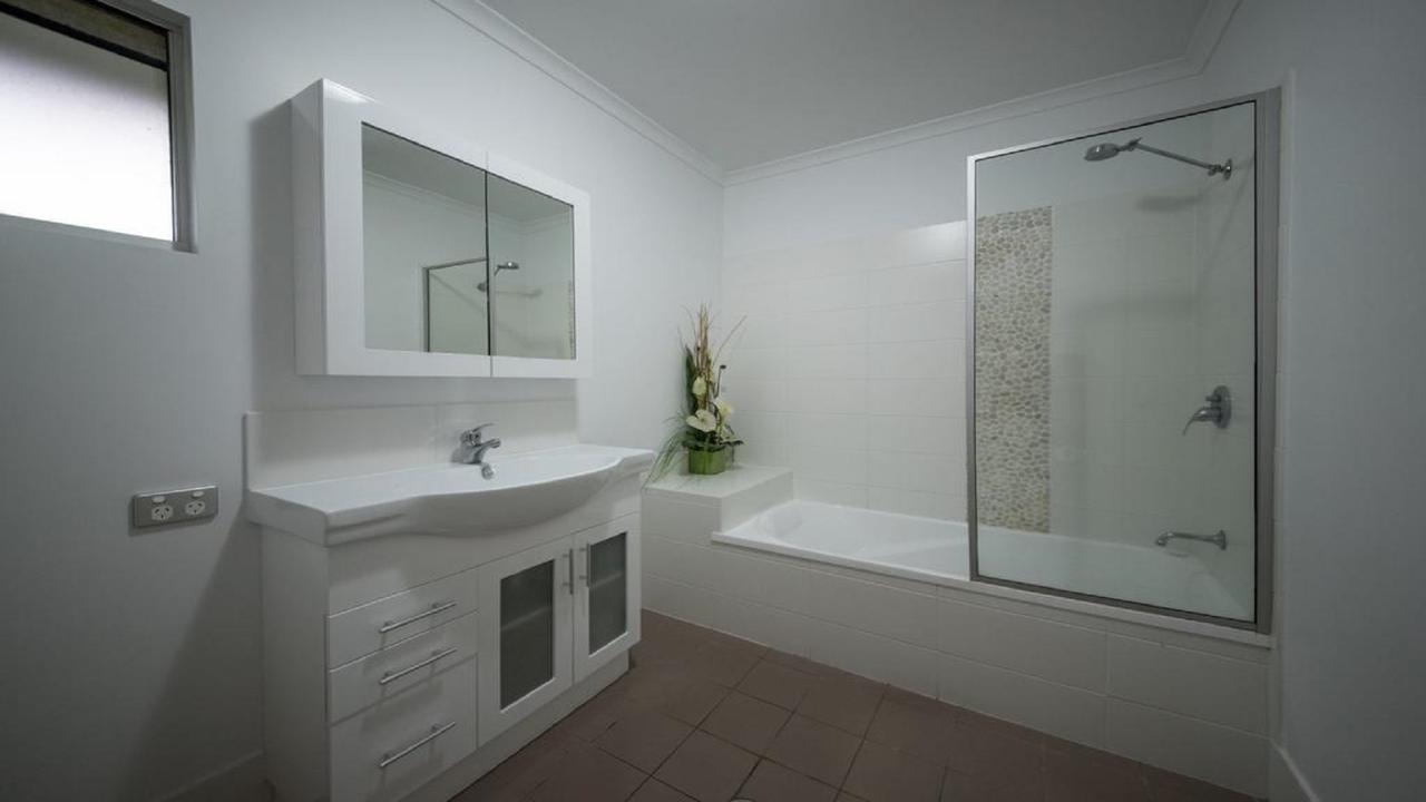 Watersons At Airlie Central Apartments شاطئ إيرلي المظهر الخارجي الصورة
