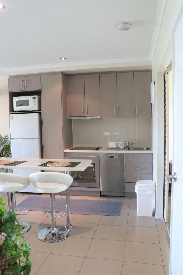 Watersons At Airlie Central Apartments شاطئ إيرلي المظهر الخارجي الصورة