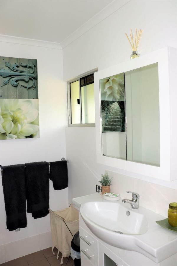 Watersons At Airlie Central Apartments شاطئ إيرلي المظهر الخارجي الصورة